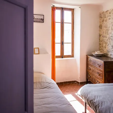 La Treille Rouge Bed & Breakfast Forcalquier