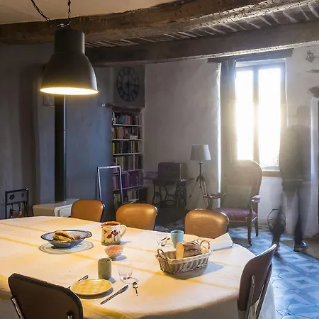 La Treille Rouge Bed & Breakfast