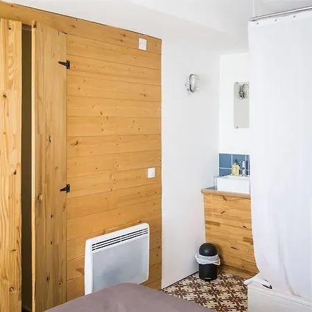 La Treille Rouge Bed & Breakfast