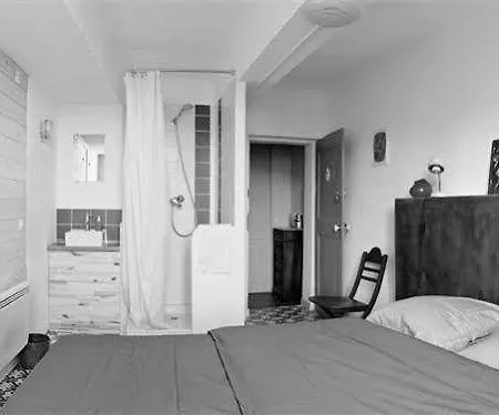 La Treille Rouge Bed & Breakfast
